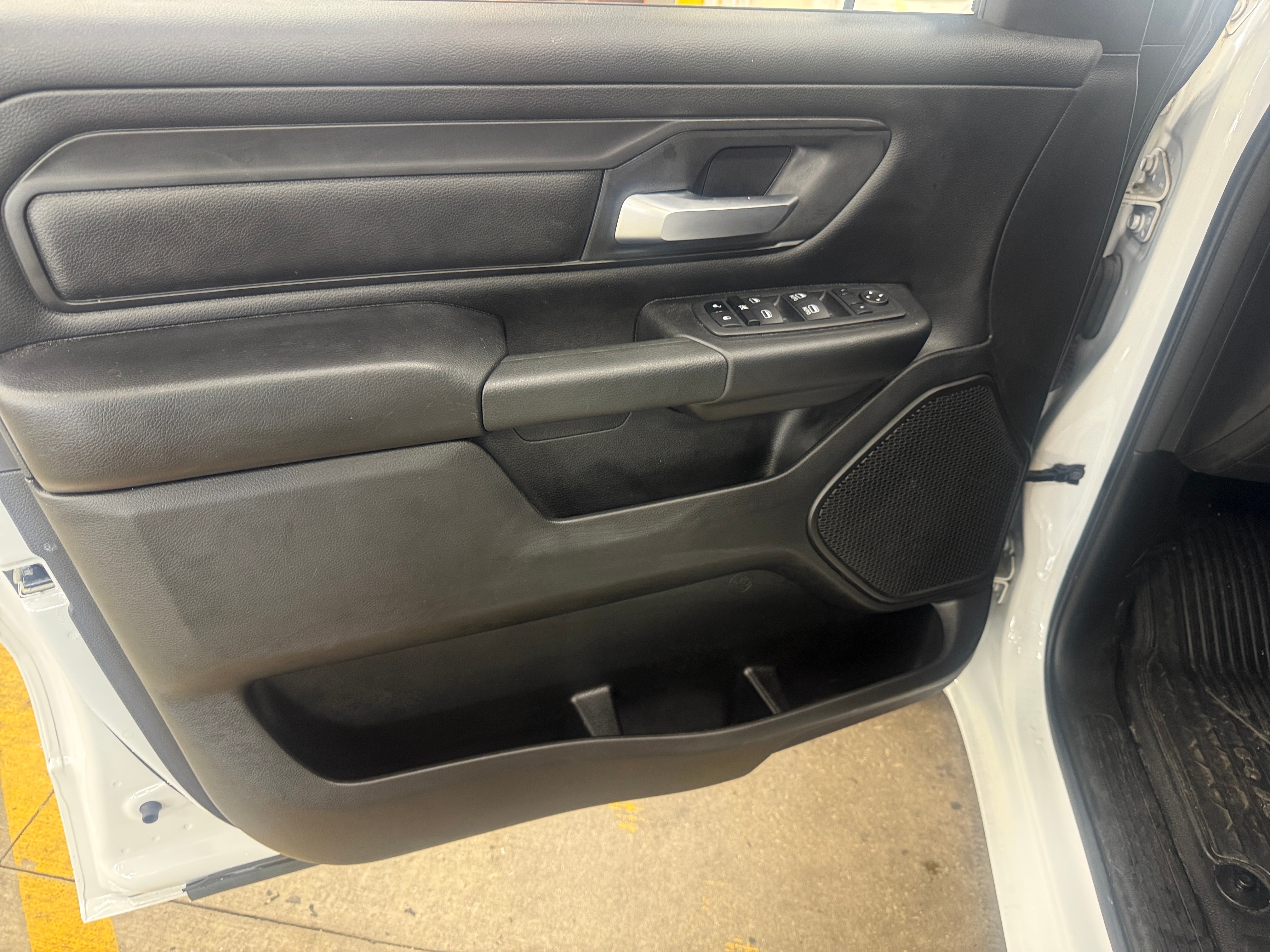 ram ram 1500 pickup 2023 1C6RREGG2PN633388 image ram ram 1500 pickup 2023 1C6RREGG2PN633388 image
